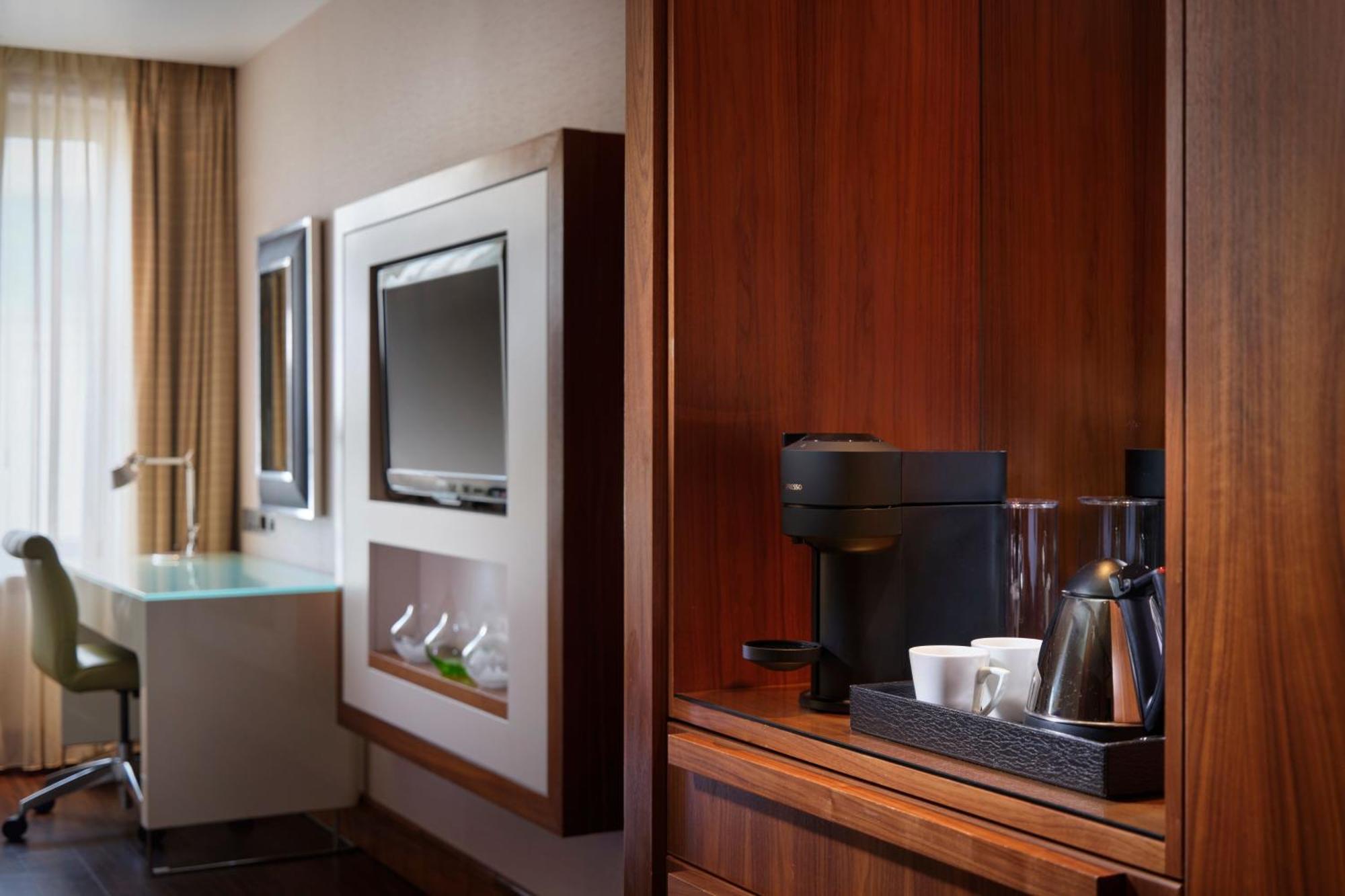 Executive Club Twin Room Club Lounge Access