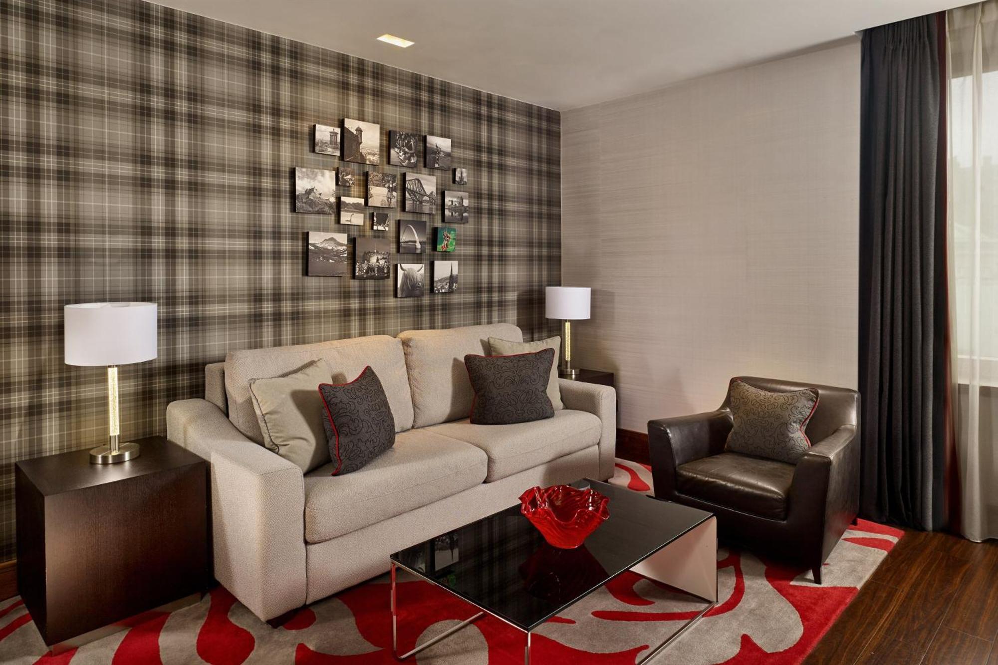Castle Suite Spa & Lounge access 1 King